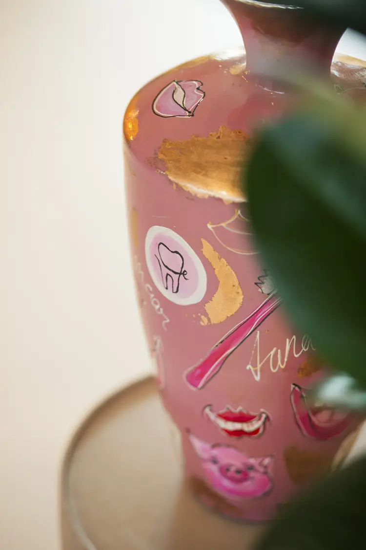 roze decoratieve vaas